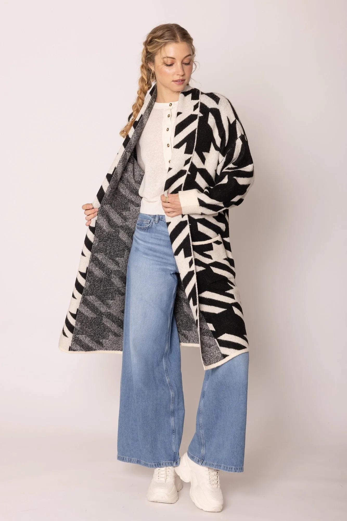 WCC420030 Houndstooth Long Cardigan
